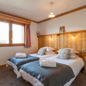 Good sized twin ensuites in Chalets Foehn, Covie and Charmille.