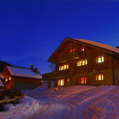 Chalet Foehn's great location within 100m of the ski lift makes it a popular choice.