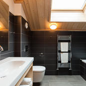 A lovely modern bathroom in Chalet L'Erine